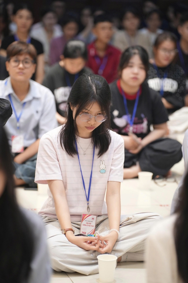 Chương trình “Lá Thư Gửi Thầy” trước thềm Khoá tu sinh viên hướng về Phật pháp.