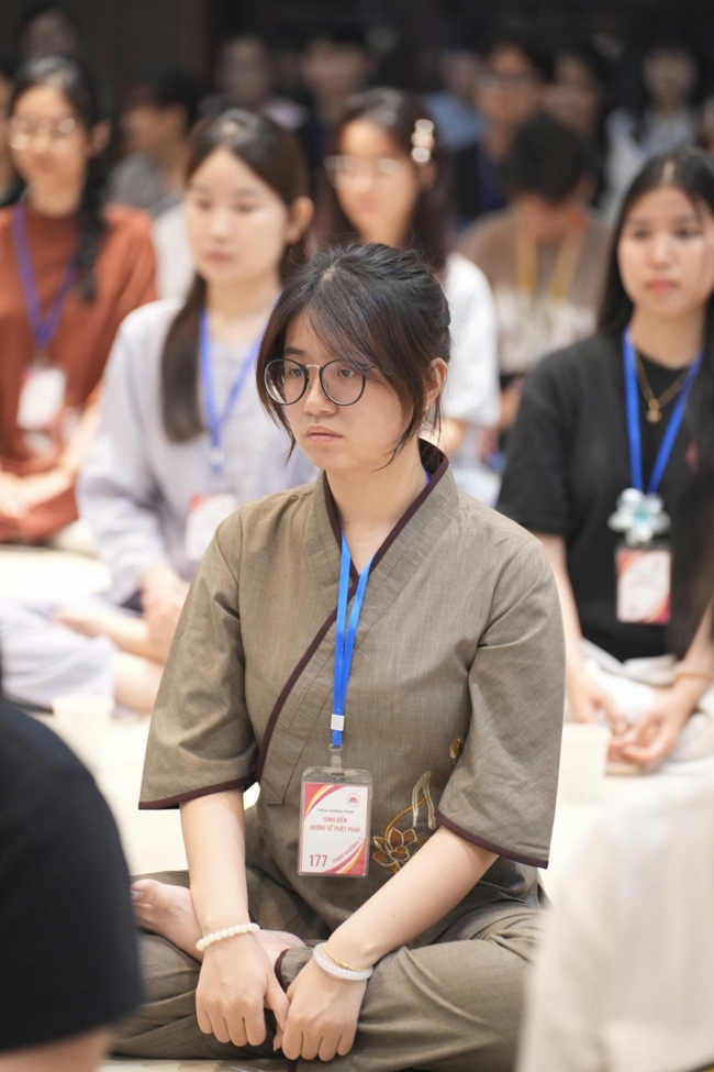 Chương trình “Lá Thư Gửi Thầy” trước thềm Khoá tu sinh viên hướng về Phật pháp.