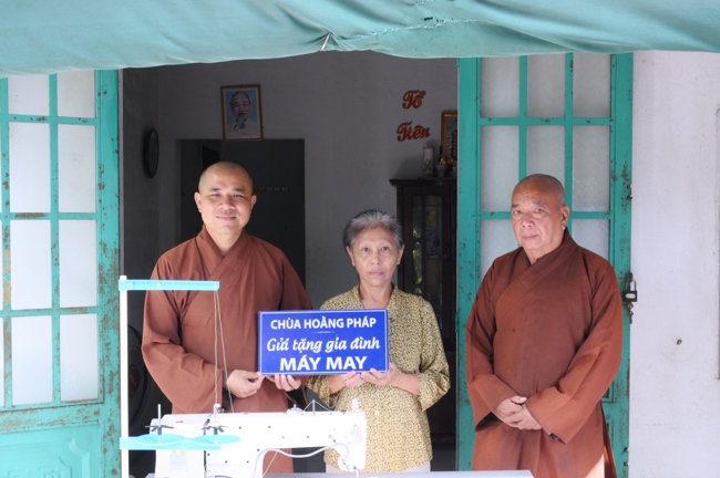 Chương trình từ thiện “Phương tiện nghĩa tình”.