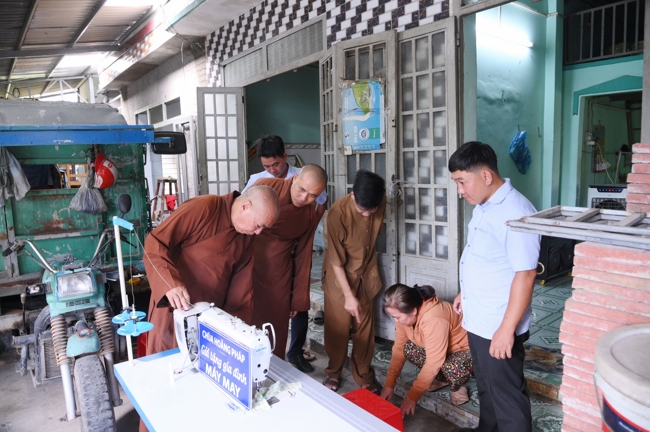 Chương trình từ thiện “Phương tiện nghĩa tình”.