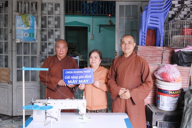 Chương trình từ thiện “Phương tiện nghĩa tình”.