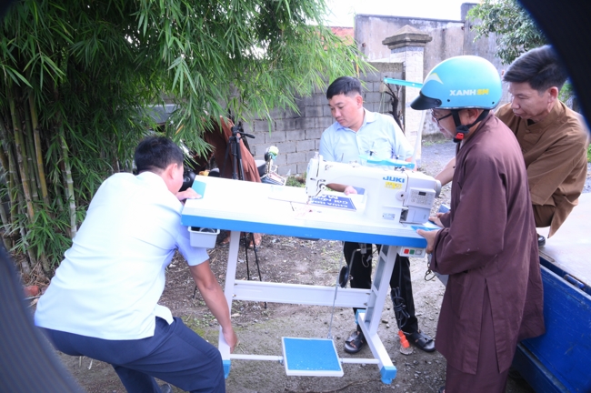 Chương trình từ thiện “Phương tiện nghĩa tình”.