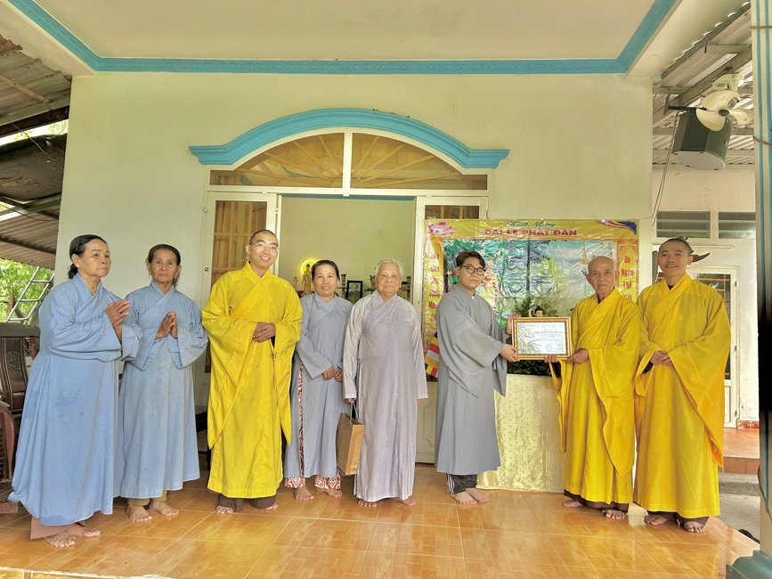 Visiting and awarding prizes for the setting up a Lumbini Garden | Hoằng Pháp pagoda