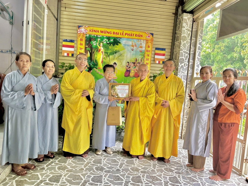 Visiting and awarding prizes for the setting up a Lumbini Garden | Hoằng Pháp pagoda