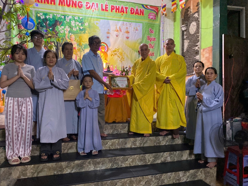 Visiting and awarding prizes for the setting up a Lumbini Garden | Hoằng Pháp pagoda