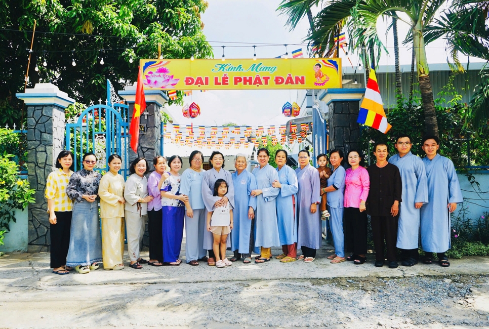 Visiting and awarding prizes for the setting up a Lumbini Garden | Hoằng Pháp pagoda