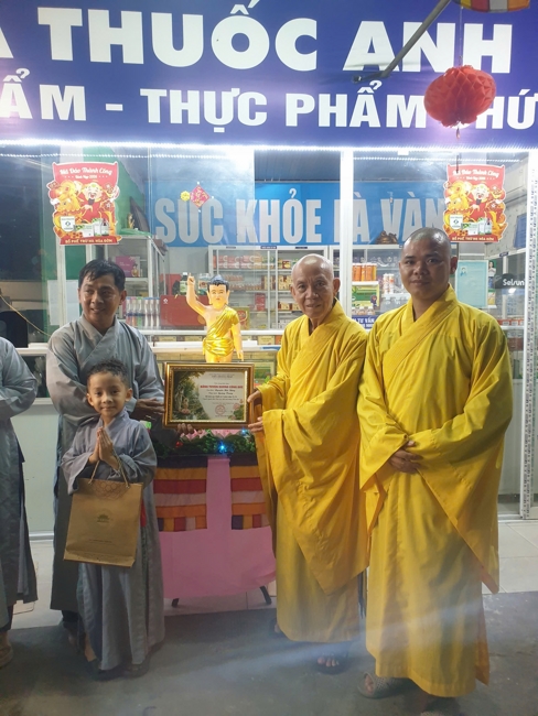 Visiting and awarding prizes for the setting up a Lumbini Garden | Hoằng Pháp pagoda