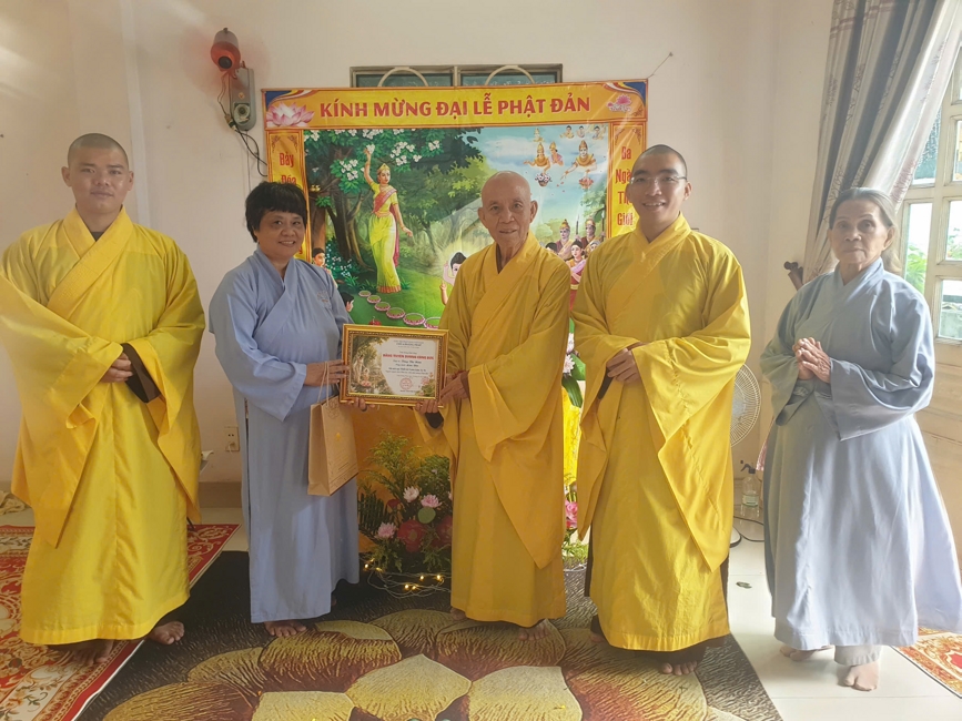 Visiting and awarding prizes for the setting up a Lumbini Garden | Hoằng Pháp pagoda