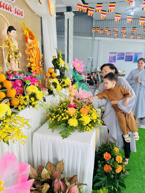 Visiting and awarding prizes for the setting up a Lumbini Garden | Hoằng Pháp pagoda