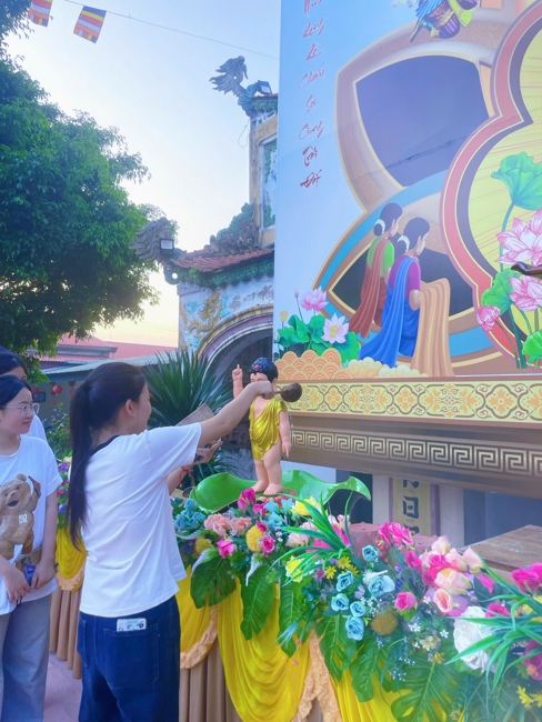 Chùa Đống Cao (Thanh Hóa): Gần 1000 sĩ tử về chùa tham dự lễ cầu nguyện mùa thi năm học 2025-2026.