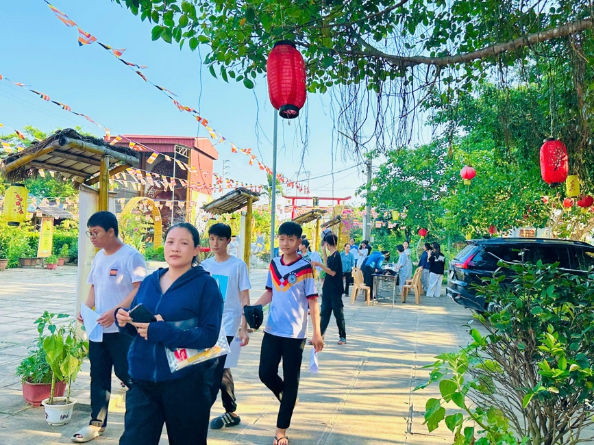 Chùa Đống Cao (Thanh Hóa): Gần 1000 sĩ tử về chùa tham dự lễ cầu nguyện mùa thi năm học 2025-2026.
