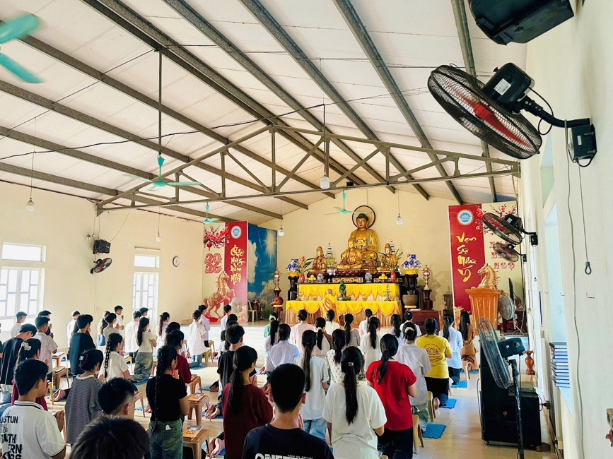 Chùa Đống Cao (Thanh Hóa): Gần 1000 sĩ tử về chùa tham dự lễ cầu nguyện mùa thi năm học 2025-2026.