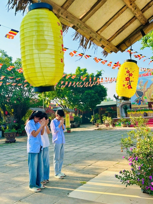 Chùa Đống Cao (Thanh Hóa): Gần 1000 sĩ tử về chùa tham dự lễ cầu nguyện mùa thi năm học 2025-2026.