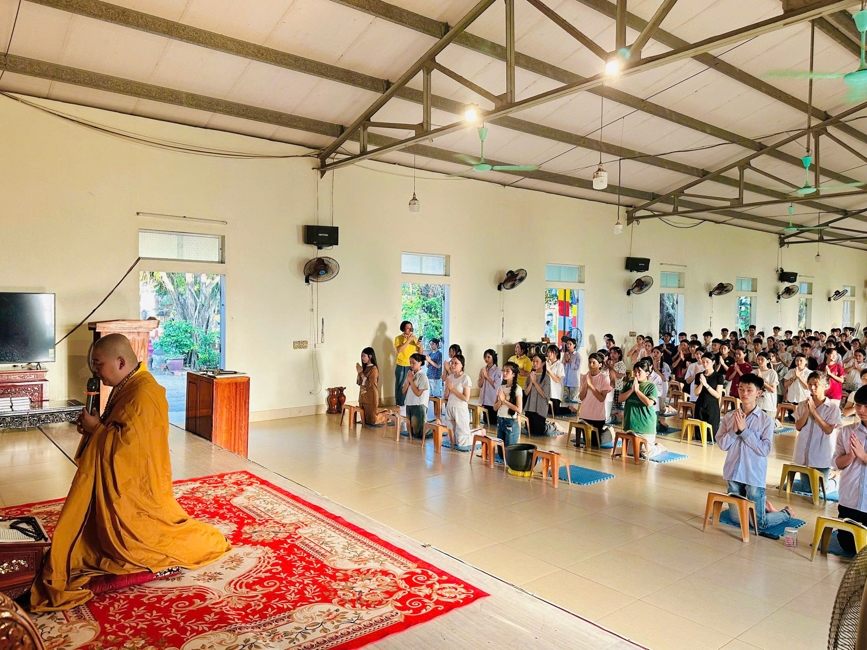 Chùa Đống Cao (Thanh Hóa): Gần 1000 sĩ tử về chùa tham dự lễ cầu nguyện mùa thi năm học 2025-2026.