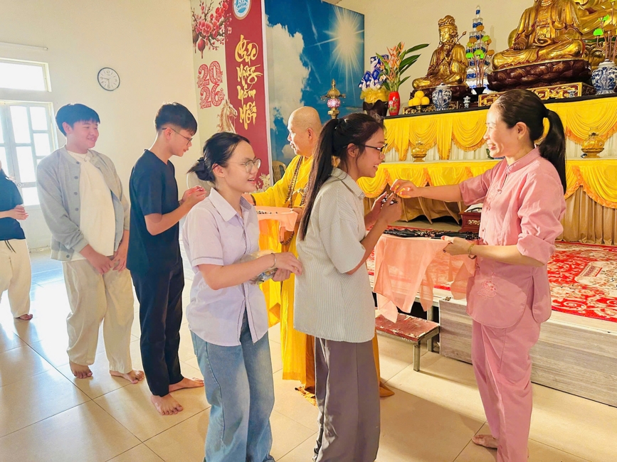 Phóng sinh tại bến phà Bình Mỹ.