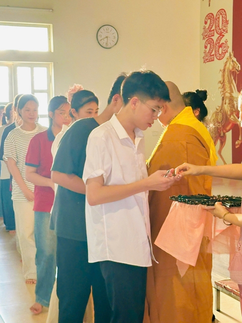 Phóng sinh tại bến phà Bình Mỹ.