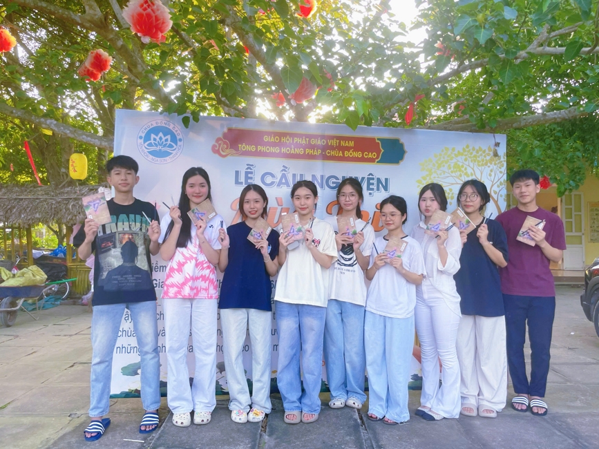 Phóng sinh tại bến phà Bình Mỹ.