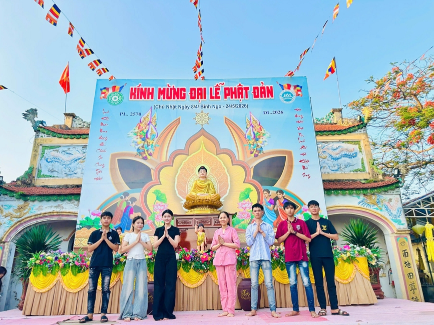 Phóng sinh tại bến phà Bình Mỹ.