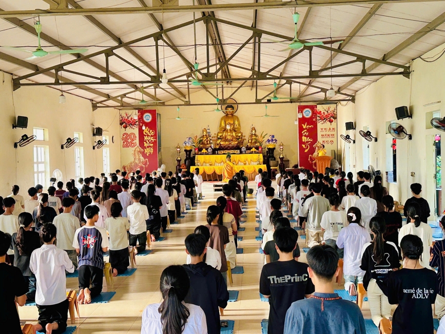 Phóng sinh tại bến phà Bình Mỹ.
