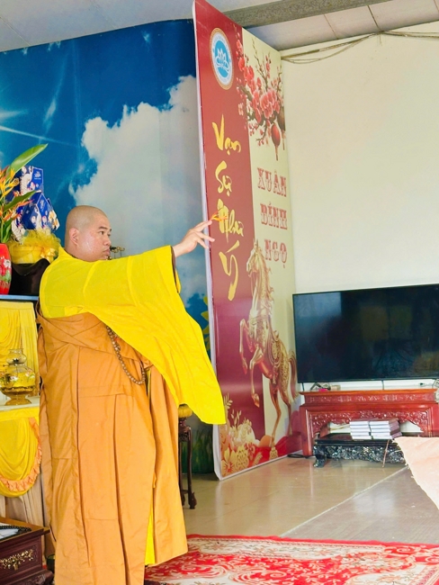 Phóng sinh tại bến phà Bình Mỹ.