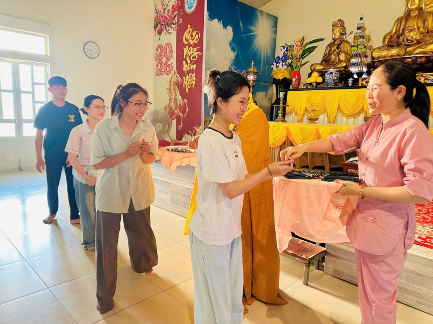 Phóng sinh tại bến phà Bình Mỹ.