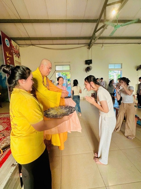 Phóng sinh tại bến phà Bình Mỹ.