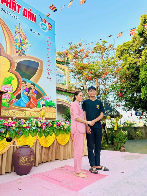 Phóng sinh tại bến phà Bình Mỹ.