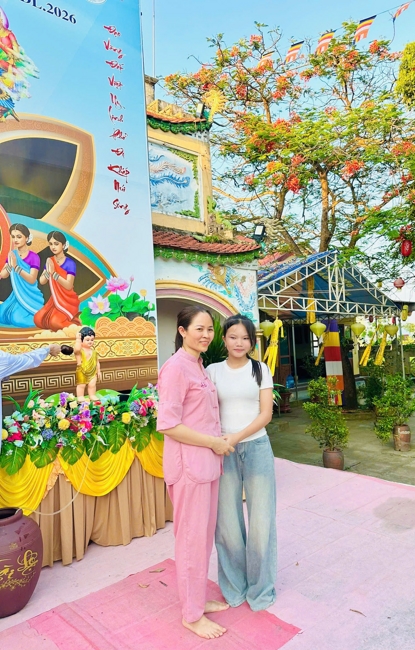 Phóng sinh tại bến phà Bình Mỹ.