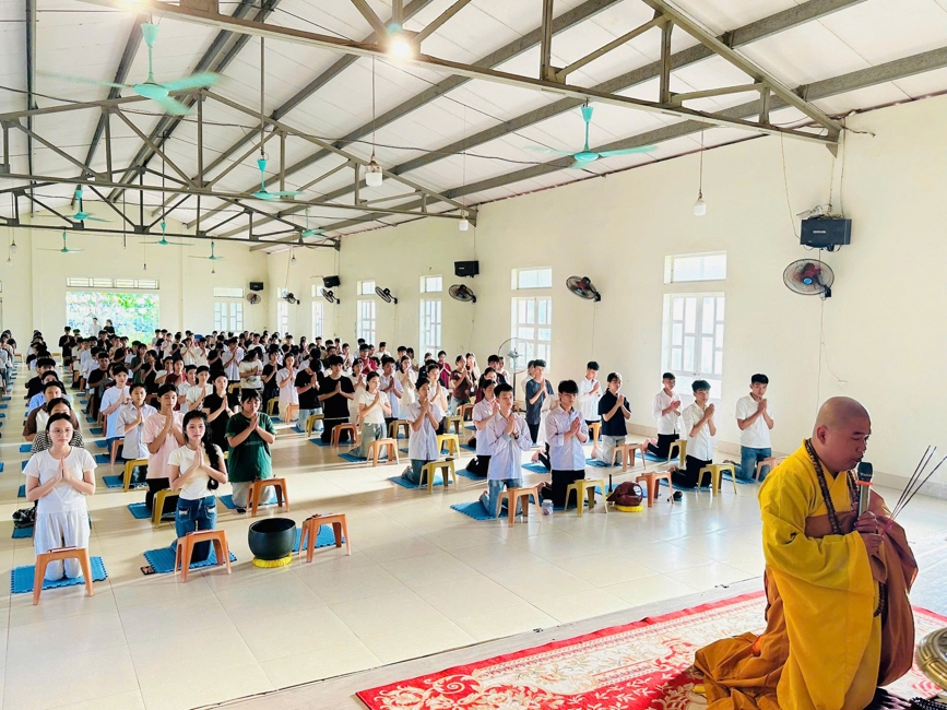 Phóng sinh tại bến phà Bình Mỹ.