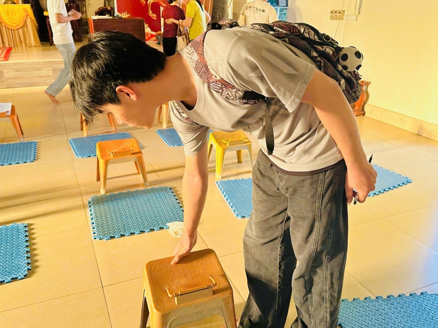 Phóng sinh tại bến phà Bình Mỹ.