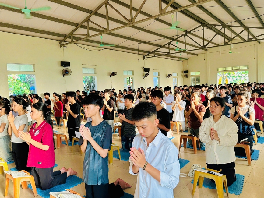 Phóng sinh tại bến phà Bình Mỹ.