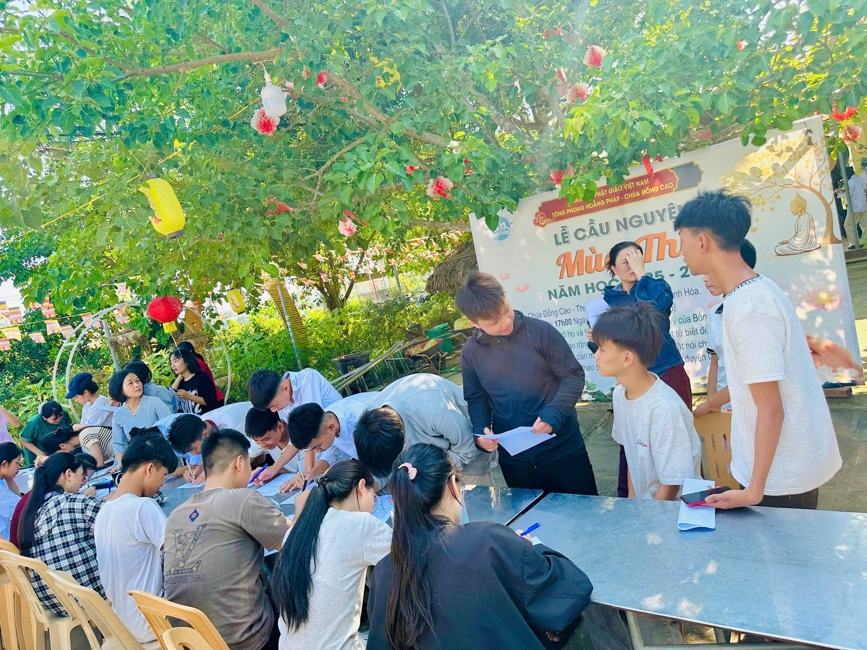 Phóng sinh tại bến phà Bình Mỹ.