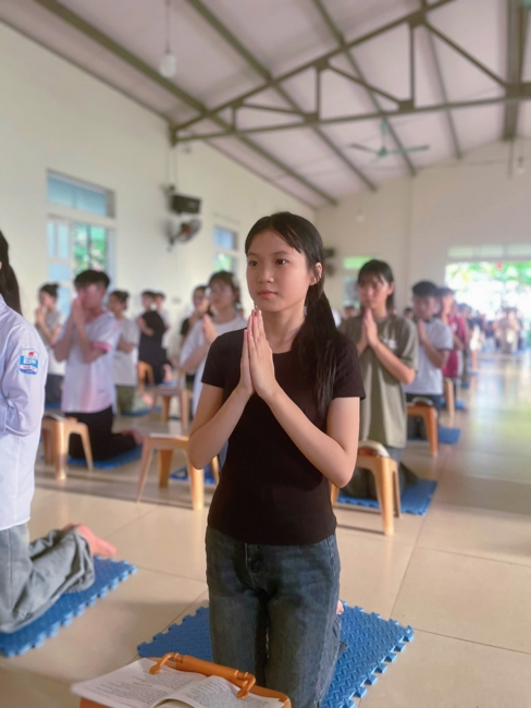 Phóng sinh tại bến phà Bình Mỹ.
