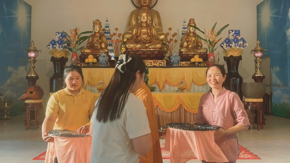 Phóng sinh tại bến phà Bình Mỹ.