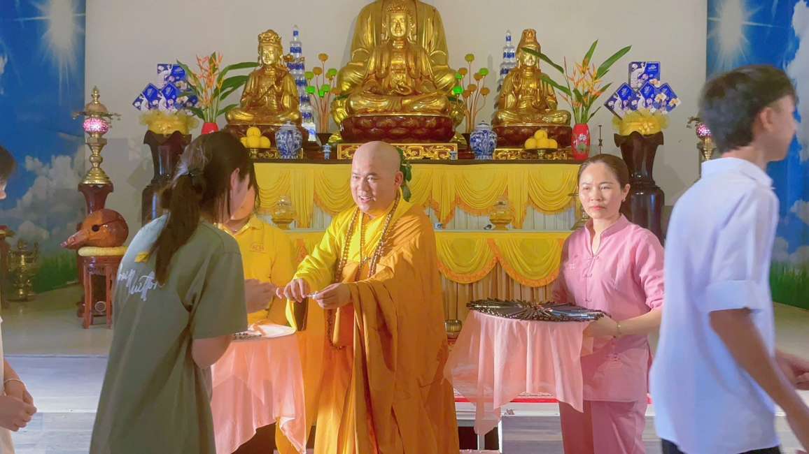 Phóng sinh tại bến phà Bình Mỹ.
