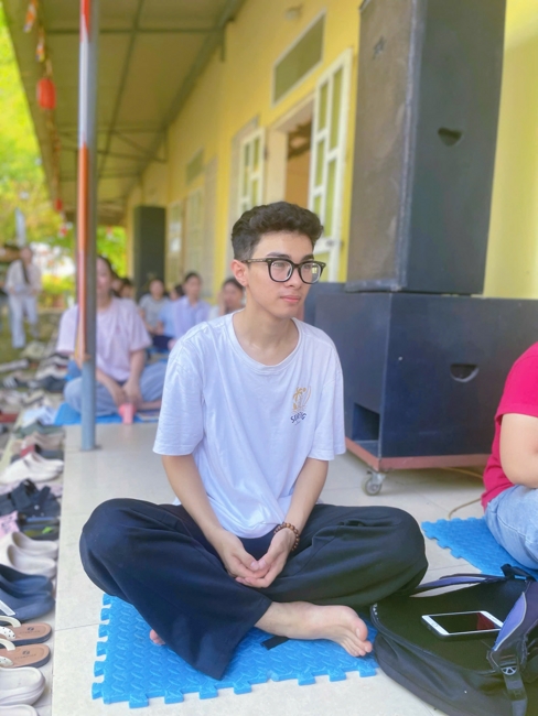 Phóng sinh tại bến phà Bình Mỹ.