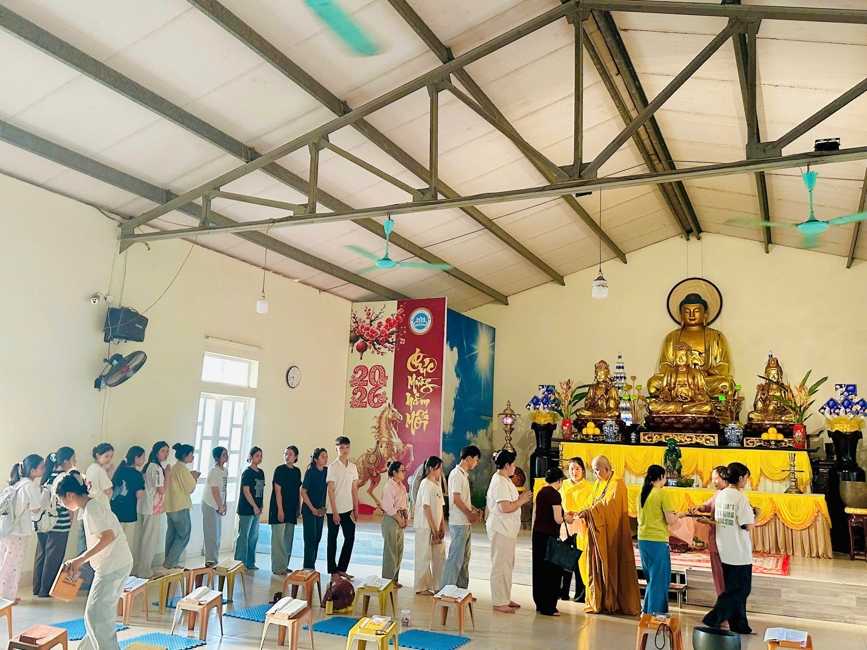 Phóng sinh tại bến phà Bình Mỹ.