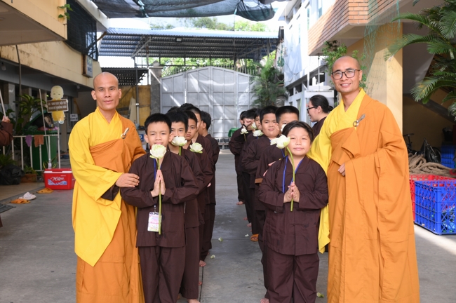LỄ XUẤT GIA GIEO DUYÊN TRONG KHUÔN KHỔ KHÓA TU MÙA HÈ THIẾU NHI - CHỦ ĐỀ “BÔNG SEN NHỎ”.