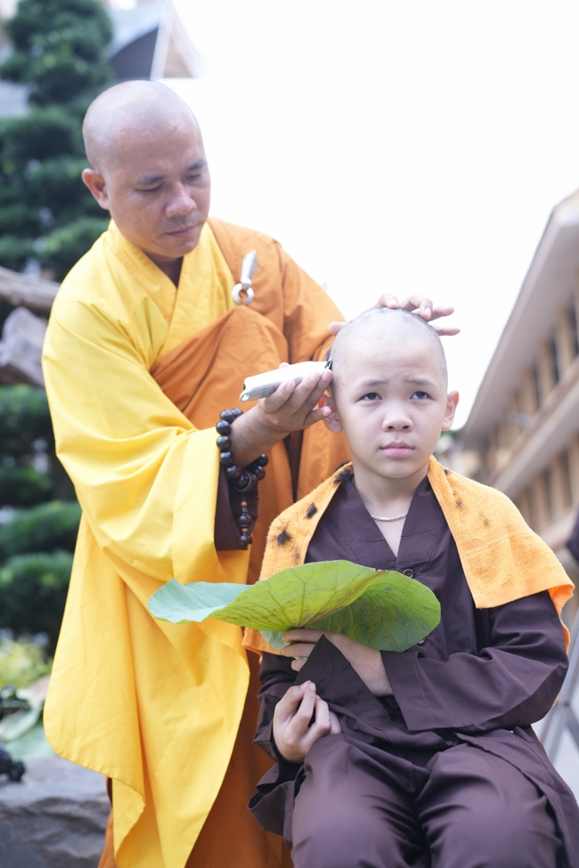 LỄ XUẤT GIA GIEO DUYÊN TRONG KHUÔN KHỔ KHÓA TU MÙA HÈ THIẾU NHI - CHỦ ĐỀ “BÔNG SEN NHỎ”.