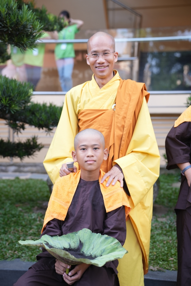 LỄ XUẤT GIA GIEO DUYÊN TRONG KHUÔN KHỔ KHÓA TU MÙA HÈ THIẾU NHI - CHỦ ĐỀ “BÔNG SEN NHỎ”.