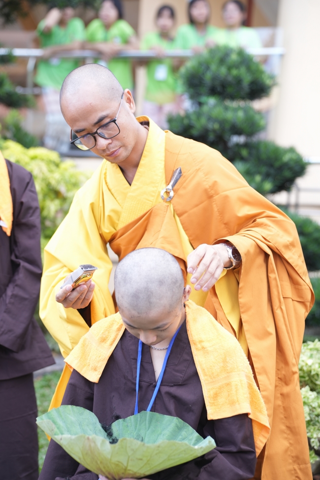 LỄ XUẤT GIA GIEO DUYÊN TRONG KHUÔN KHỔ KHÓA TU MÙA HÈ THIẾU NHI - CHỦ ĐỀ “BÔNG SEN NHỎ”.