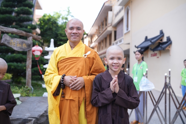 LỄ XUẤT GIA GIEO DUYÊN TRONG KHUÔN KHỔ KHÓA TU MÙA HÈ THIẾU NHI - CHỦ ĐỀ “BÔNG SEN NHỎ”.