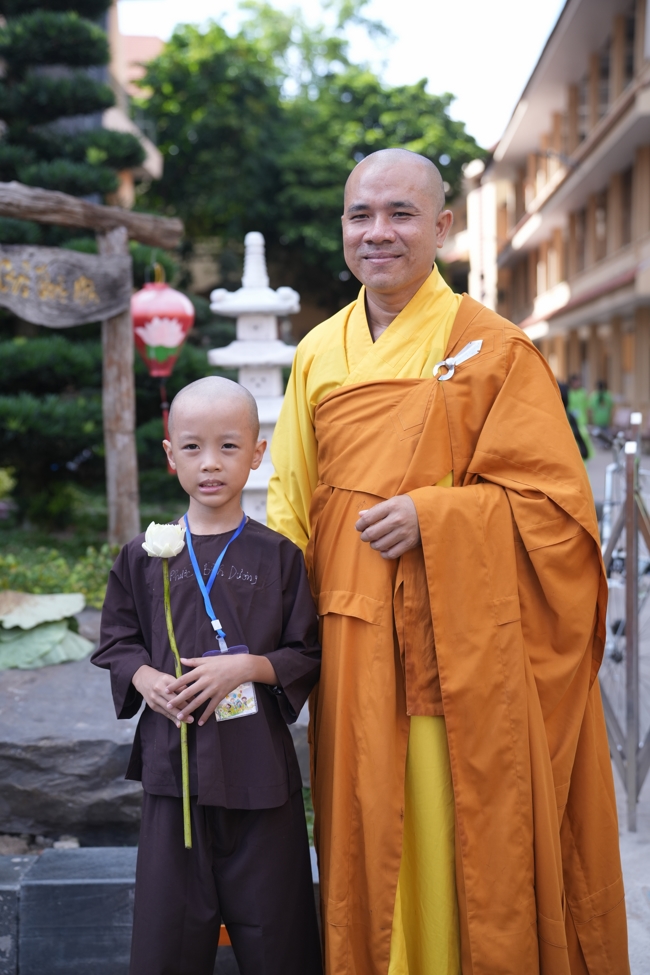 LỄ XUẤT GIA GIEO DUYÊN TRONG KHUÔN KHỔ KHÓA TU MÙA HÈ THIẾU NHI - CHỦ ĐỀ “BÔNG SEN NHỎ”.