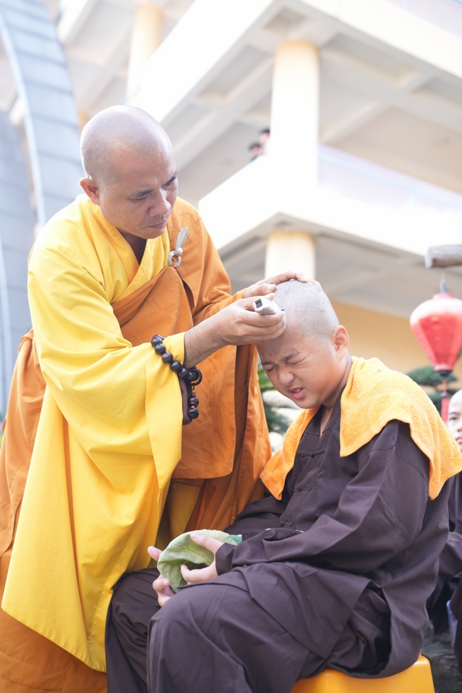 LỄ XUẤT GIA GIEO DUYÊN TRONG KHUÔN KHỔ KHÓA TU MÙA HÈ THIẾU NHI - CHỦ ĐỀ “BÔNG SEN NHỎ”.