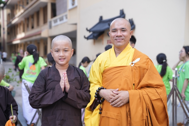 LỄ XUẤT GIA GIEO DUYÊN TRONG KHUÔN KHỔ KHÓA TU MÙA HÈ THIẾU NHI - CHỦ ĐỀ “BÔNG SEN NHỎ”.