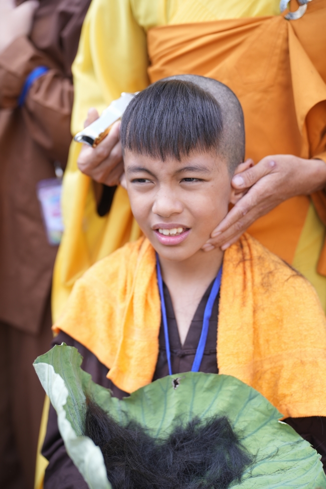 LỄ XUẤT GIA GIEO DUYÊN TRONG KHUÔN KHỔ KHÓA TU MÙA HÈ THIẾU NHI - CHỦ ĐỀ “BÔNG SEN NHỎ”.