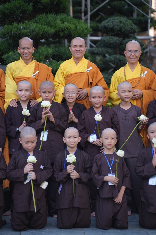 LỄ XUẤT GIA GIEO DUYÊN TRONG KHUÔN KHỔ KHÓA TU MÙA HÈ THIẾU NHI - CHỦ ĐỀ “BÔNG SEN NHỎ”.