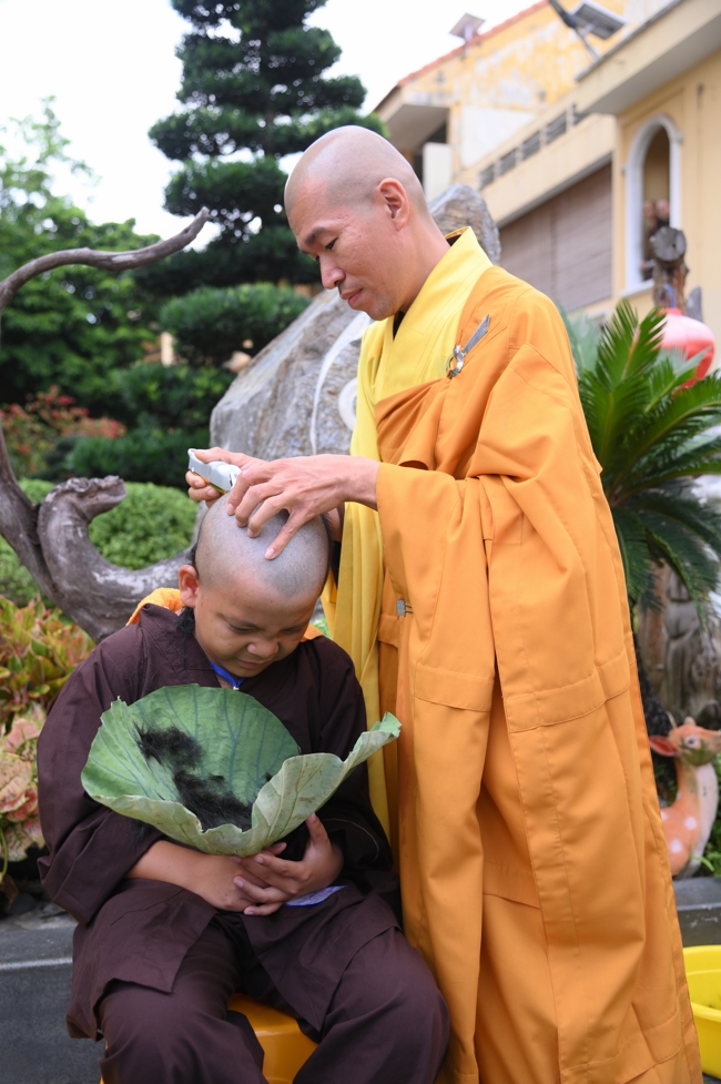 LỄ XUẤT GIA GIEO DUYÊN TRONG KHUÔN KHỔ KHÓA TU MÙA HÈ THIẾU NHI - CHỦ ĐỀ “BÔNG SEN NHỎ”.