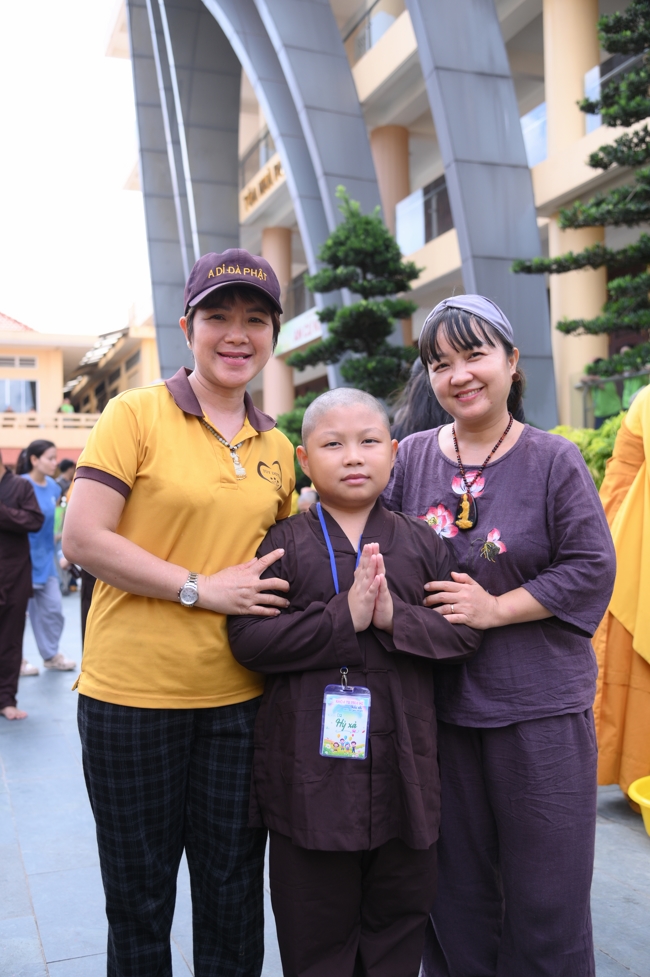 LỄ XUẤT GIA GIEO DUYÊN TRONG KHUÔN KHỔ KHÓA TU MÙA HÈ THIẾU NHI - CHỦ ĐỀ “BÔNG SEN NHỎ”.