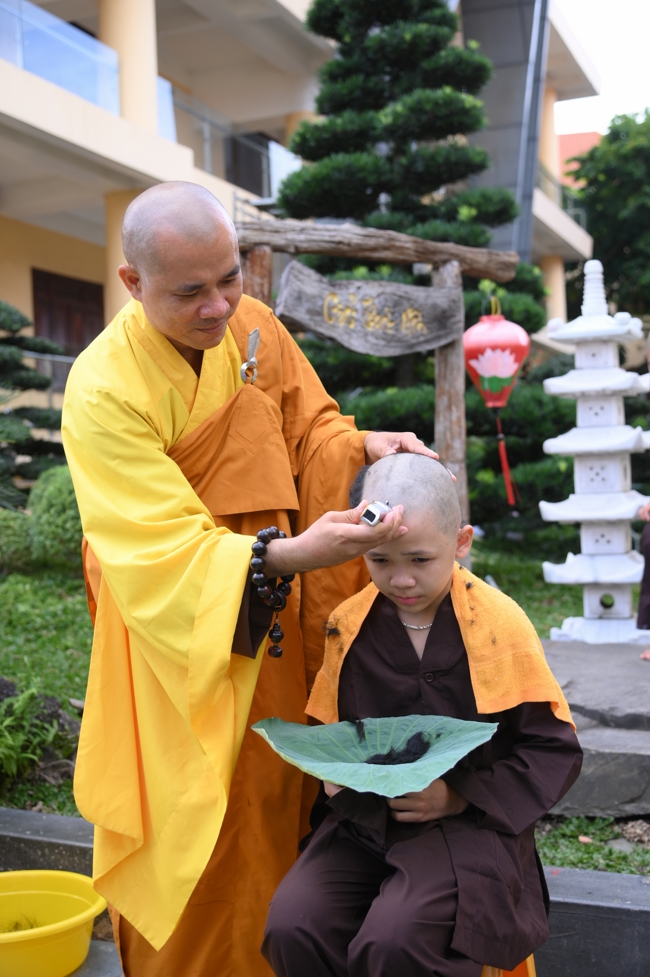 LỄ XUẤT GIA GIEO DUYÊN TRONG KHUÔN KHỔ KHÓA TU MÙA HÈ THIẾU NHI - CHỦ ĐỀ “BÔNG SEN NHỎ”.